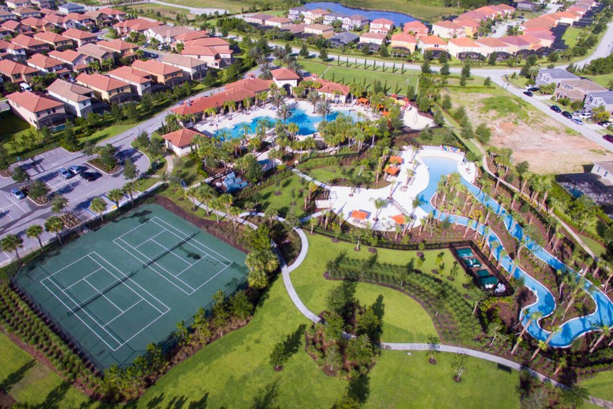 Dluxx Summer Vacation At Solterra 7391 Orlando